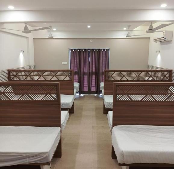 Отель Veesons Executive