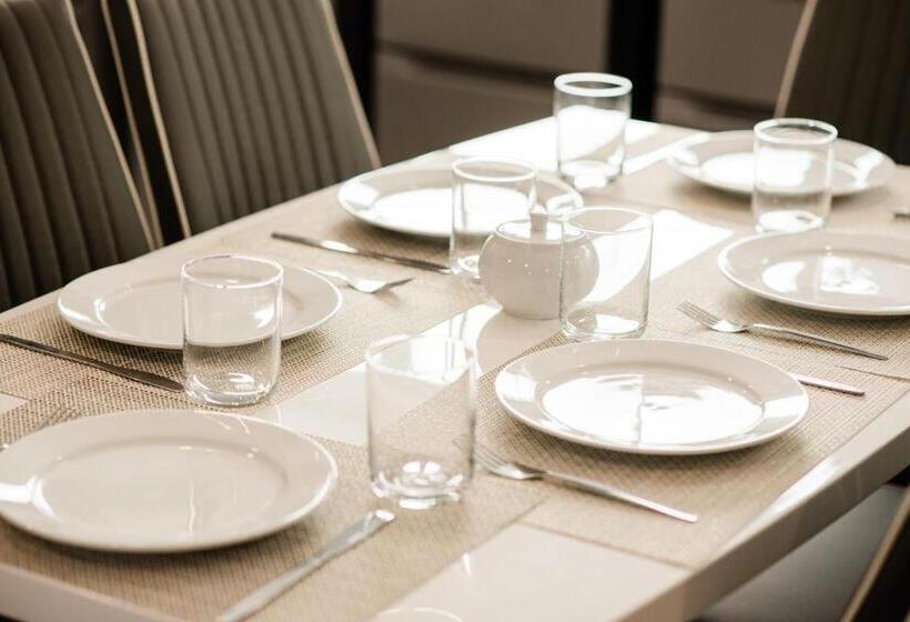 膳宿费 Westwood Court