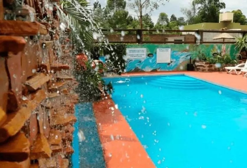 ホテル Cabañas Las Violetas A Pasos De La Reserva Urutaú