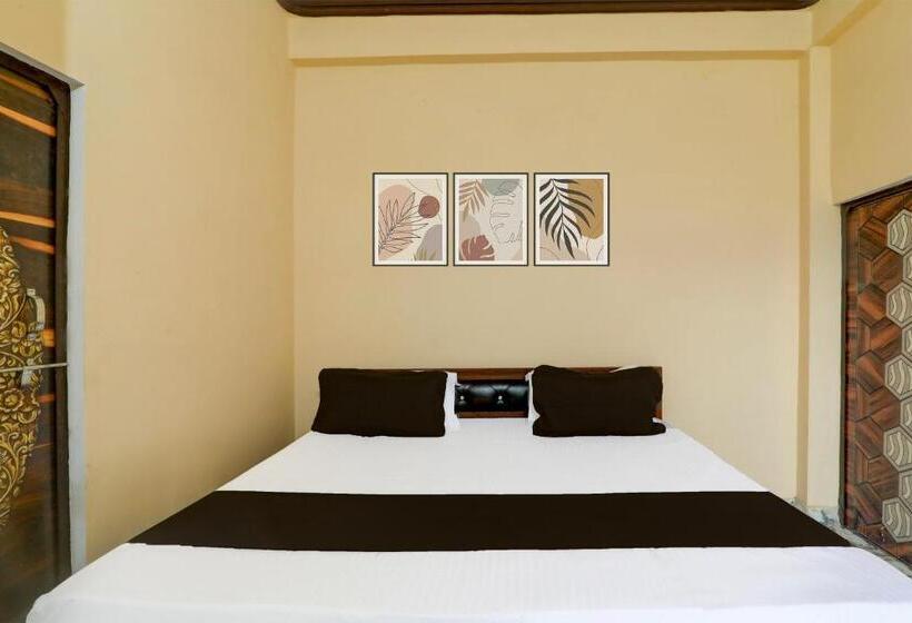 Hotel Oyo Kothi Roti