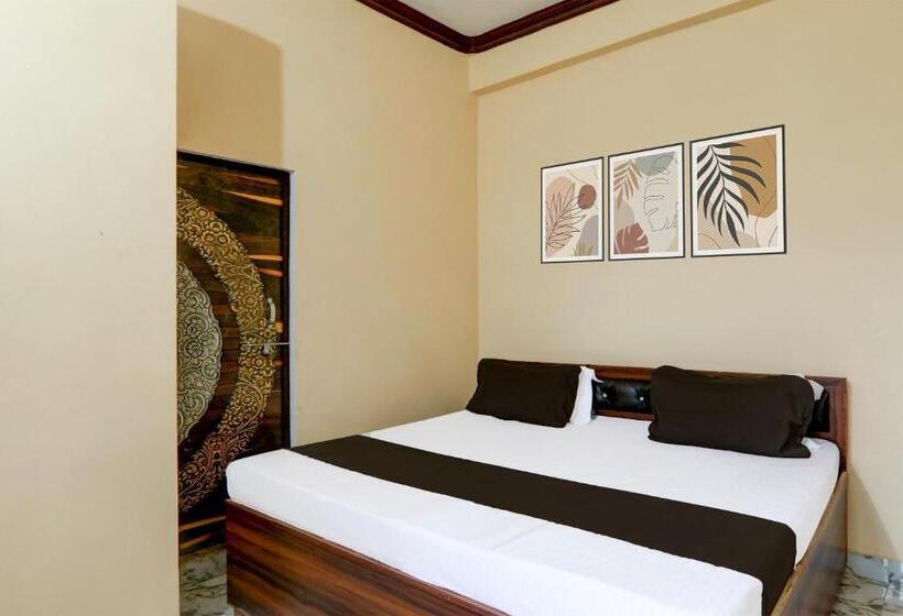 Hotel Oyo Kothi Roti