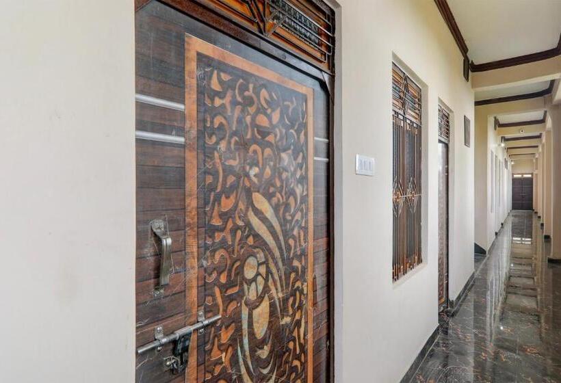 Hotel Oyo Kothi Roti