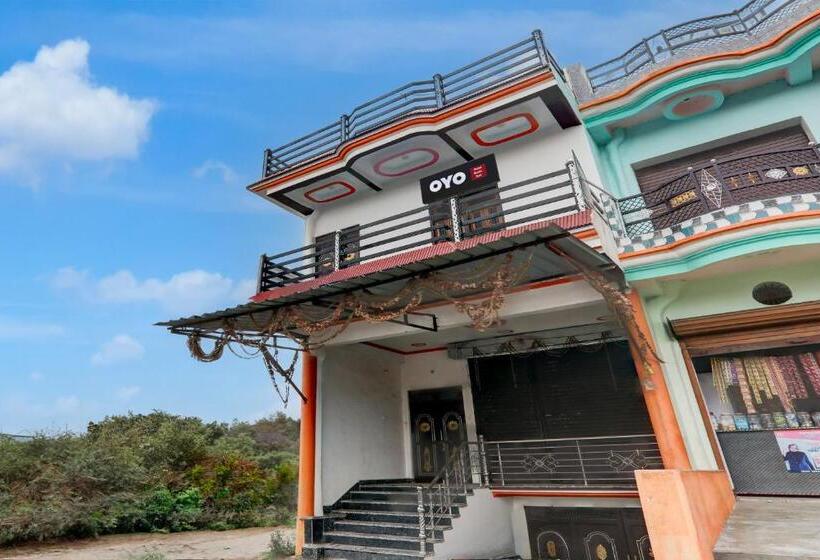 Hotel Oyo Kothi Roti