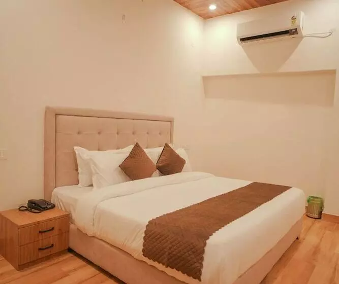 ホテル Tapovan Resorts