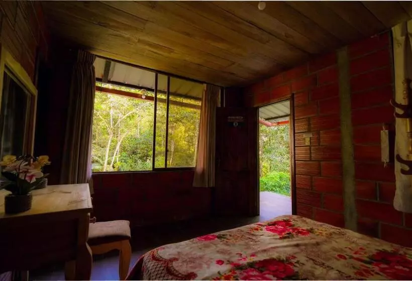 ペンション Cascadas Las Lajas