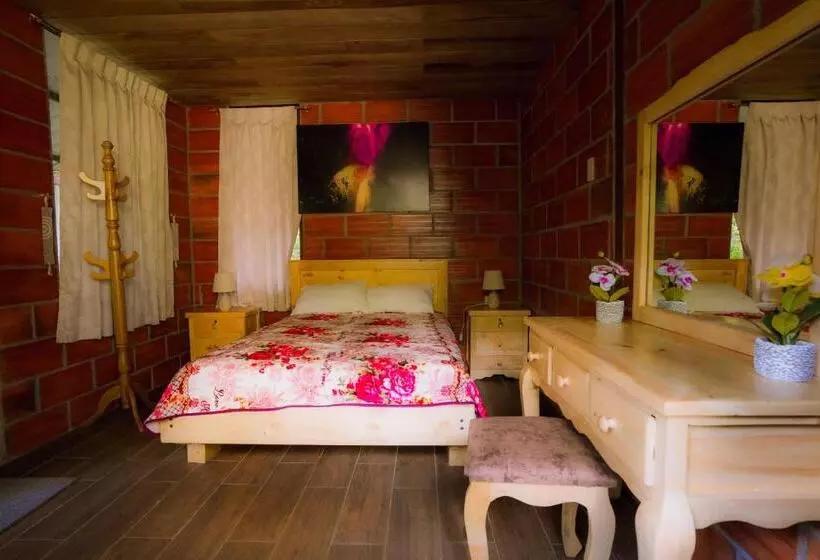 ペンション Cascadas Las Lajas