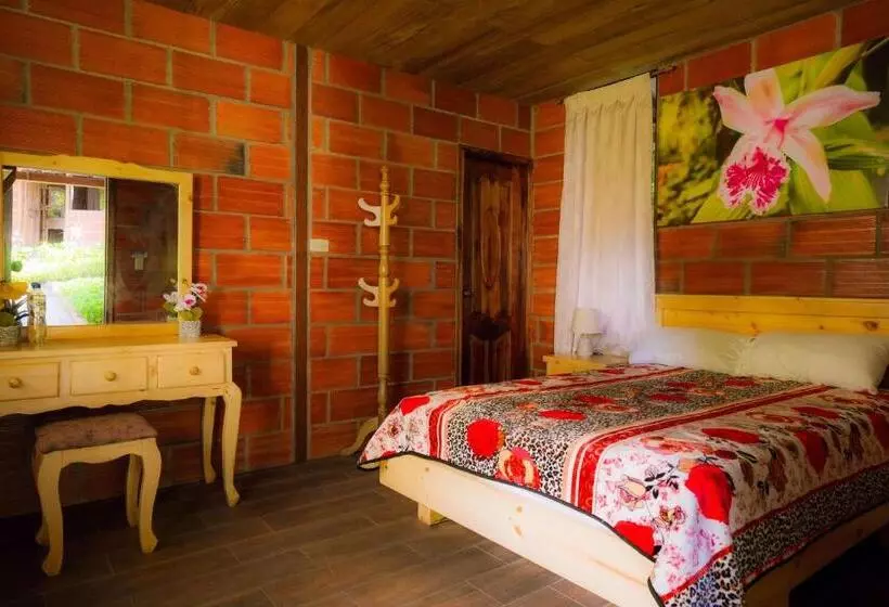 ペンション Cascadas Las Lajas