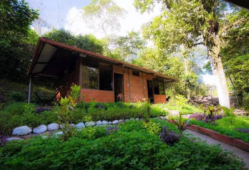 ペンション Cascadas Las Lajas