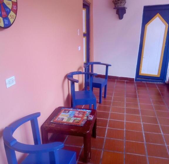 פנסיון Hostal Ml Las Tres B