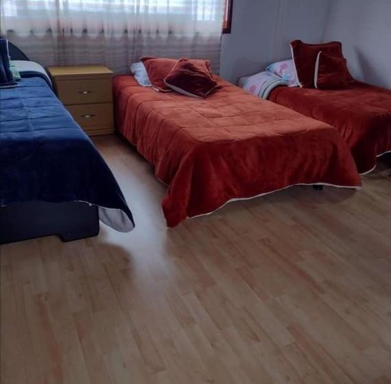 פנסיון Hostal Ml Las Tres B