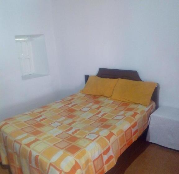 פנסיון Hostal Ml Las Tres B