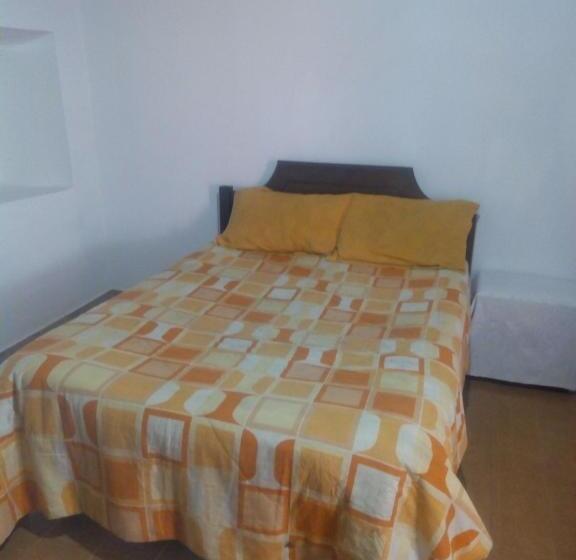 פנסיון Hostal Ml Las Tres B