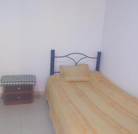 פנסיון Hostal Ml Las Tres B