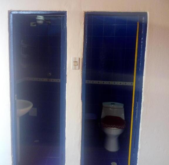 פנסיון Hostal Ml Las Tres B