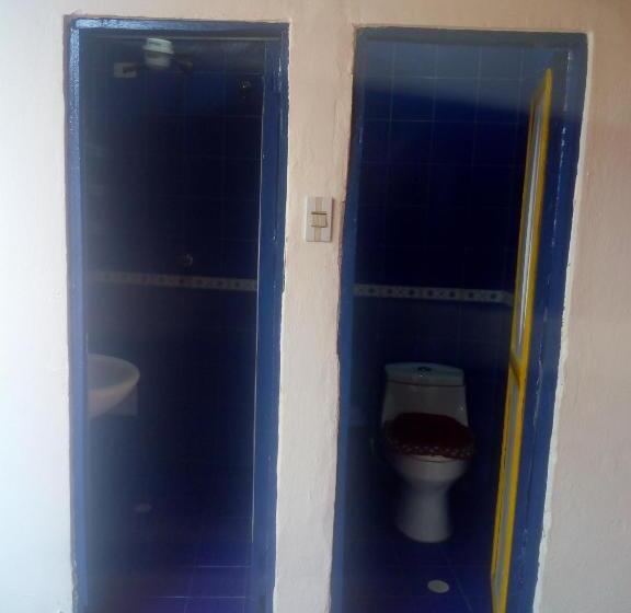 פנסיון Hostal Ml Las Tres B