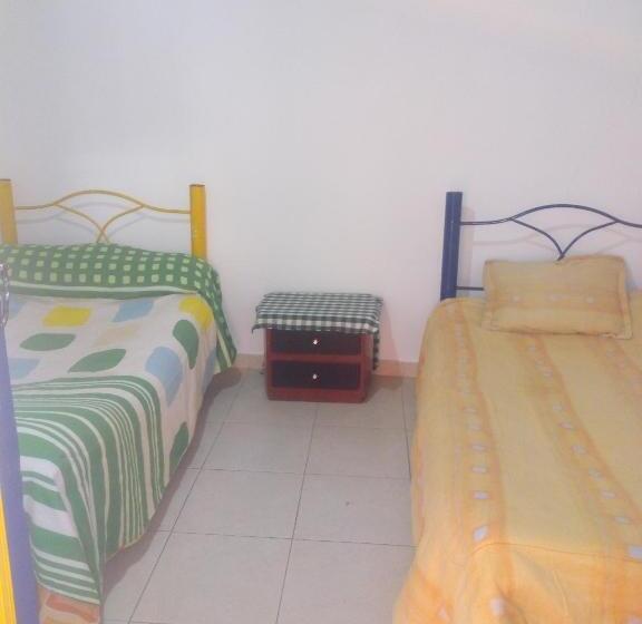 פנסיון Hostal Ml Las Tres B