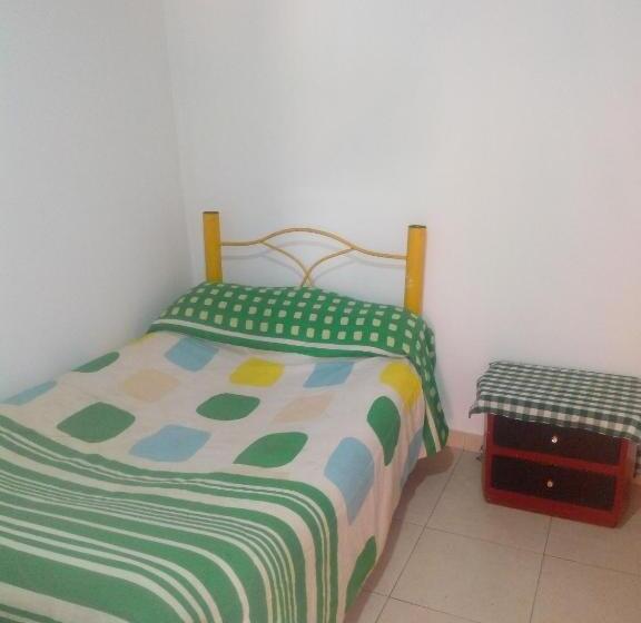 פנסיון Hostal Ml Las Tres B