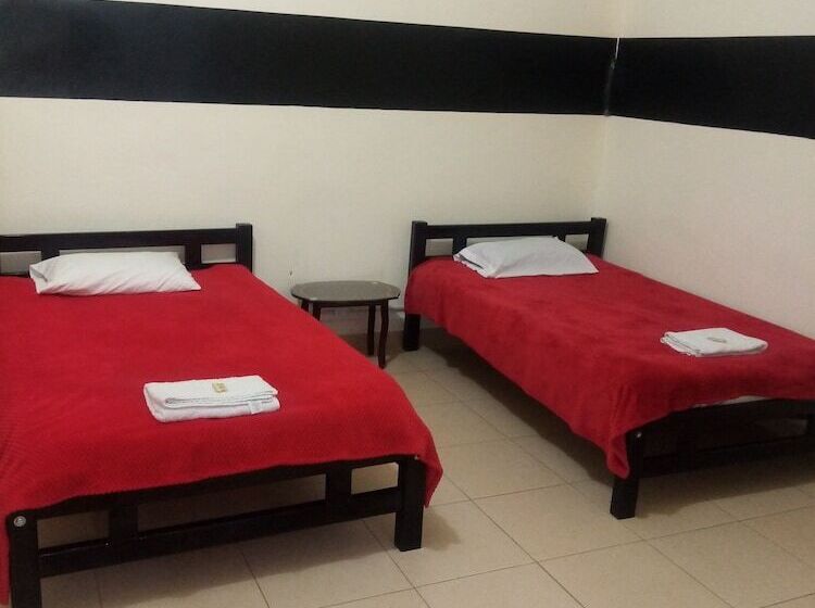 פנסיון Hostal Ml Las Tres B