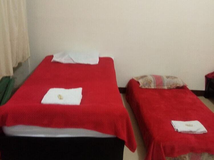 פנסיון Hostal Ml Las Tres B