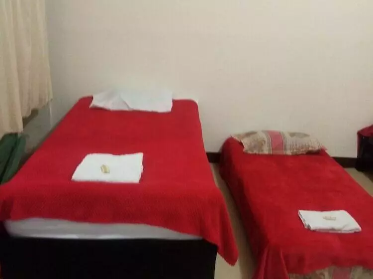 ペンション Hostal Ml Las Tres B