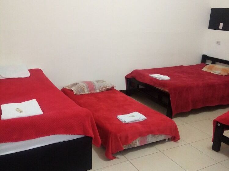 פנסיון Hostal Ml Las Tres B