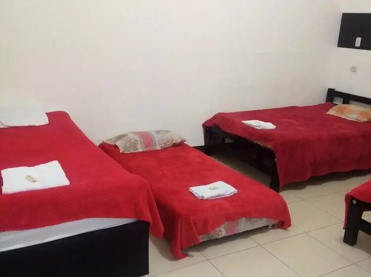 ペンション Hostal Ml Las Tres B