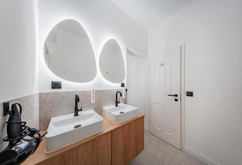 هاستل Rivé By Home1