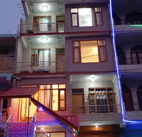 ホテル Canary Woods