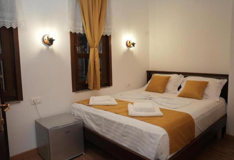 پانسیون The House Of Dollma , Inside Kruja Castle