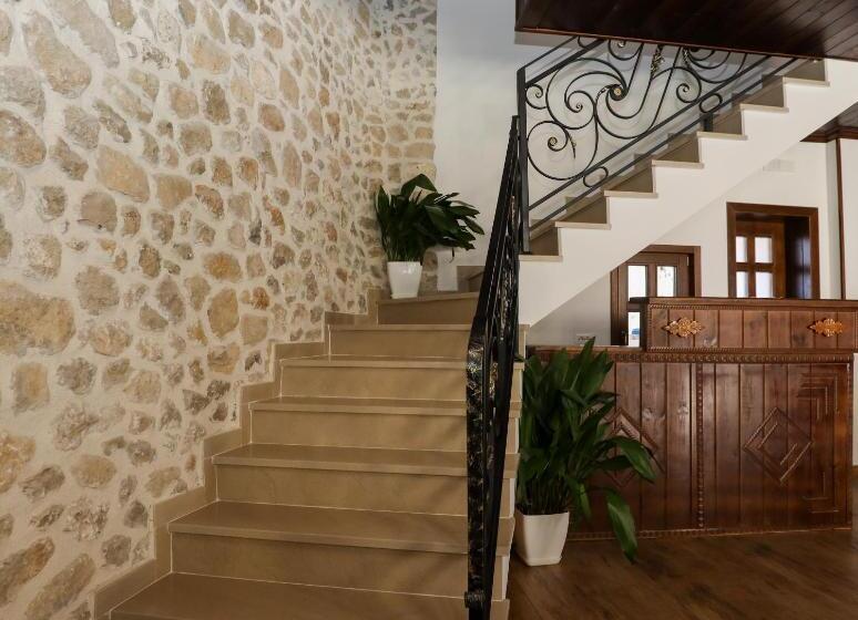 پانسیون The House Of Dollma , Inside Kruja Castle