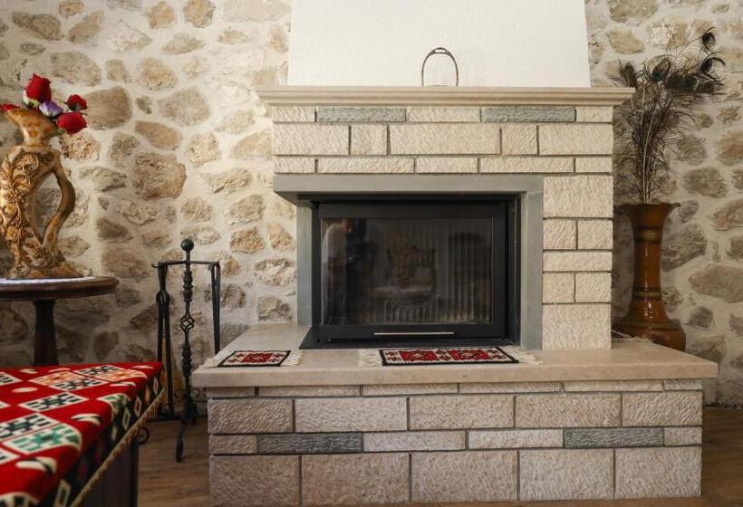 پانسیون The House Of Dollma , Inside Kruja Castle