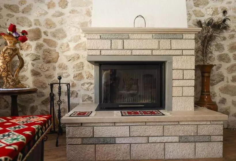 ペンション The House Of Dollma , Inside Kruja Castle