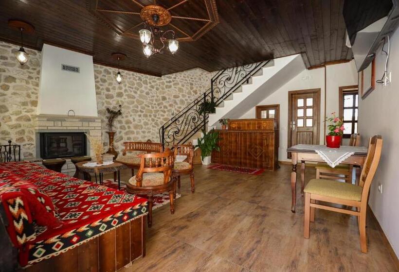 پانسیون The House Of Dollma , Inside Kruja Castle