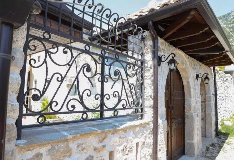 ペンション The House Of Dollma , Inside Kruja Castle