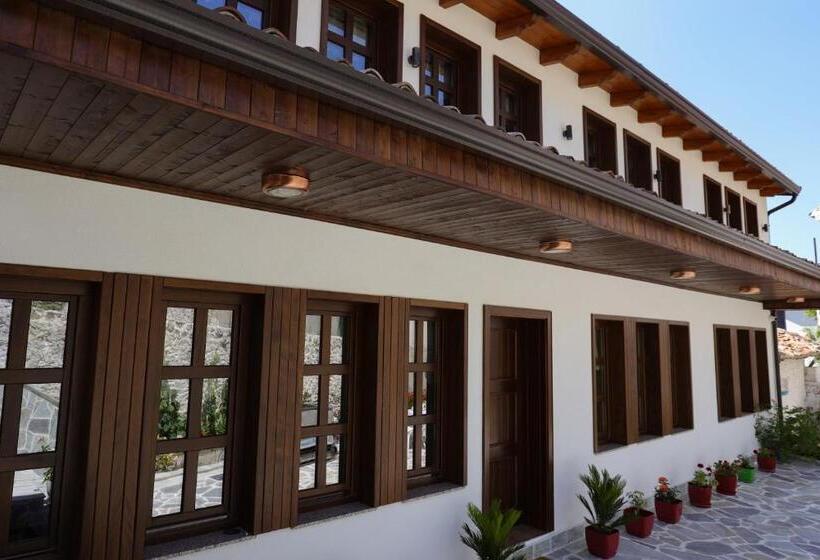 پانسیون The House Of Dollma , Inside Kruja Castle