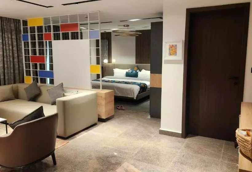 هتل Brickspoint Boutique Apart