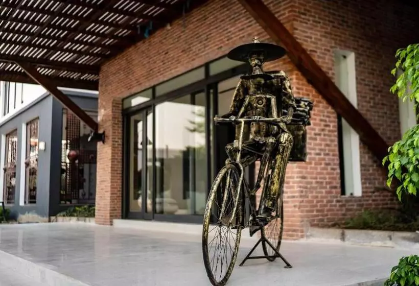 هتل Brickspoint Boutique Apart