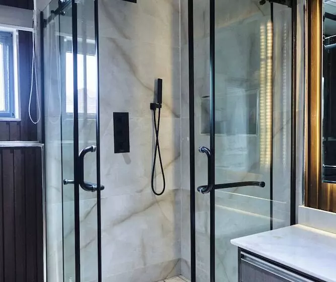 هتل Brickspoint Boutique Apart