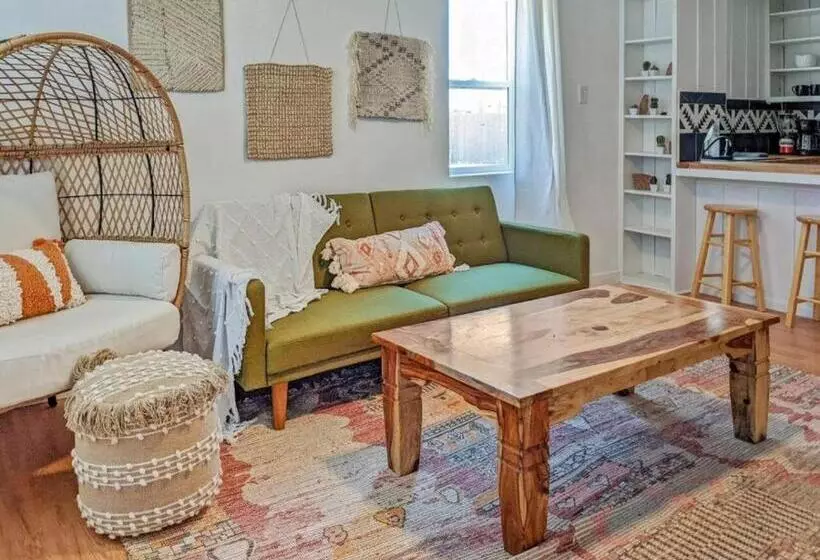 Hotelli Explorer S Haven, Venture Base Unit 5