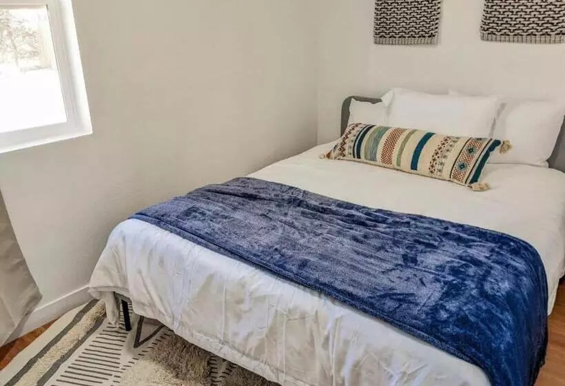 Hotelli Explorer S Haven, Venture Base Unit 5