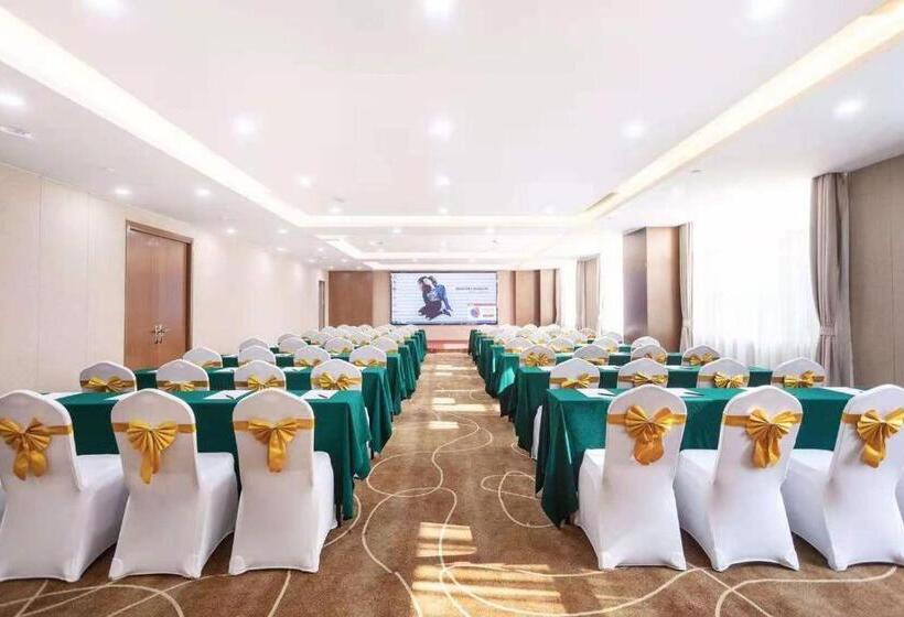 Hotel Madison High Speed Railway Station