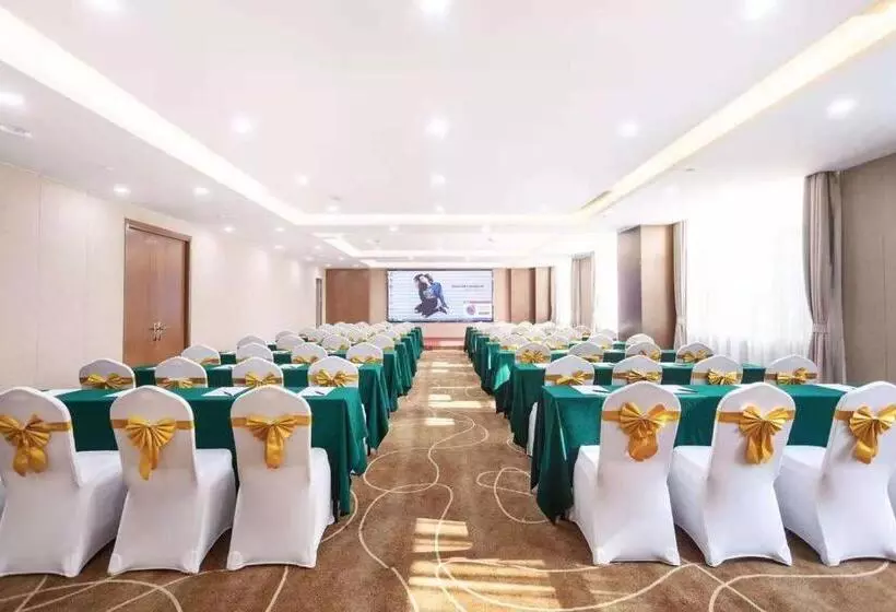 هتل Madison High Speed Railway Station