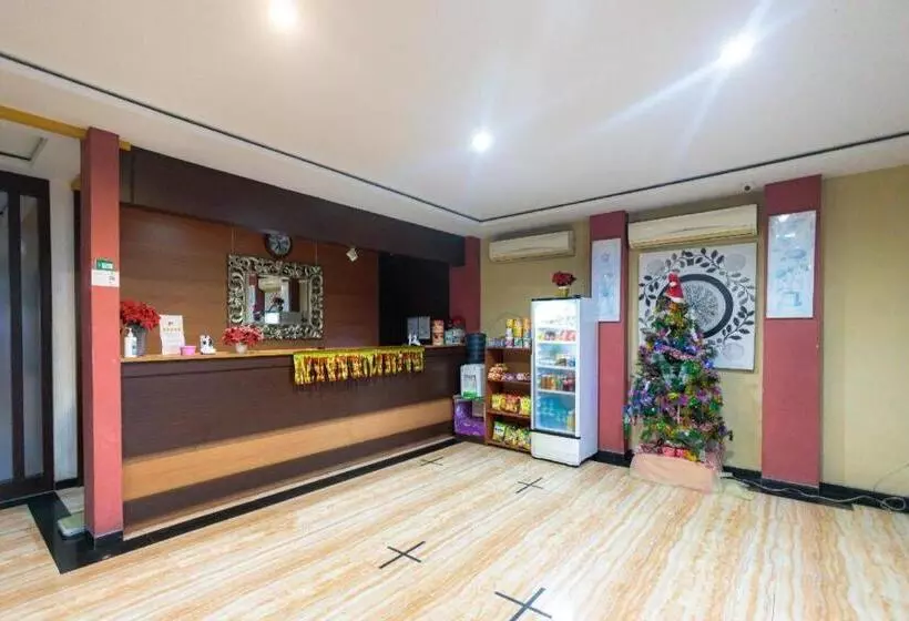 هتل Reddoorz @ Kutisari Surabaya