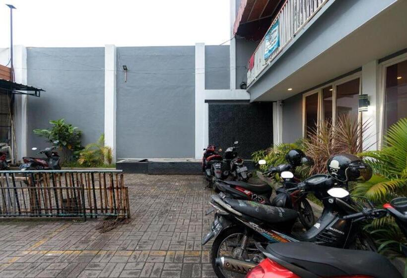 酒店 Reddoorz @ Kutisari Surabaya