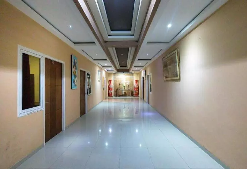 هتل Reddoorz @ Kutisari Surabaya