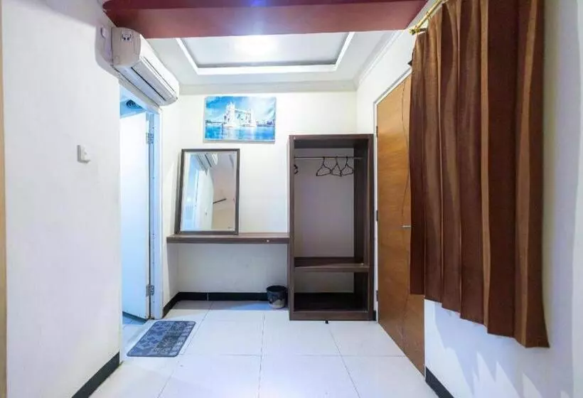 هتل Reddoorz @ Kutisari Surabaya