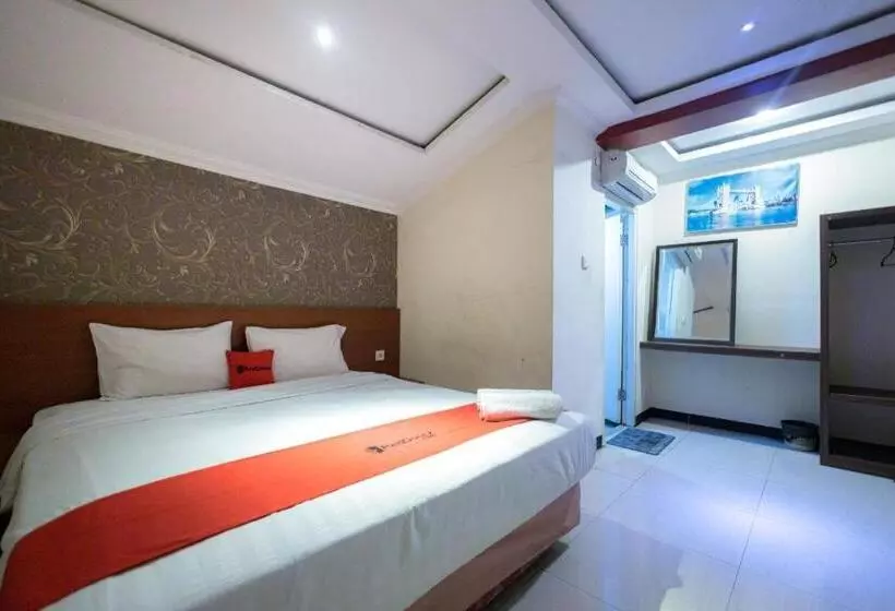 هتل Reddoorz @ Kutisari Surabaya