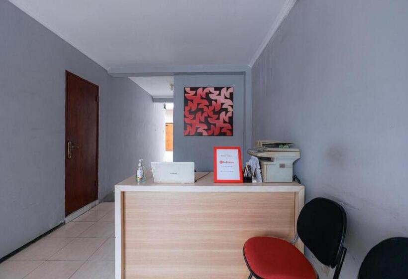 酒店 Reddoorz @ Osuko Residence Sukomanunggal Jaya