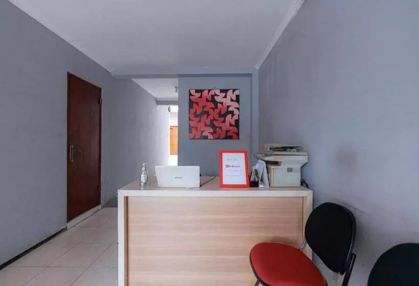 Hotelli Reddoorz @ Osuko Residence Sukomanunggal Jaya