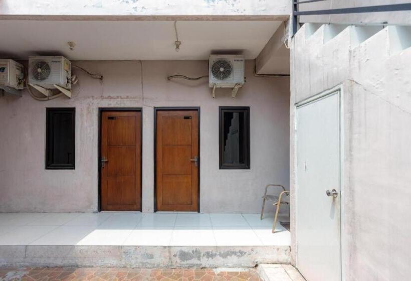 酒店 Reddoorz @ Osuko Residence Sukomanunggal Jaya